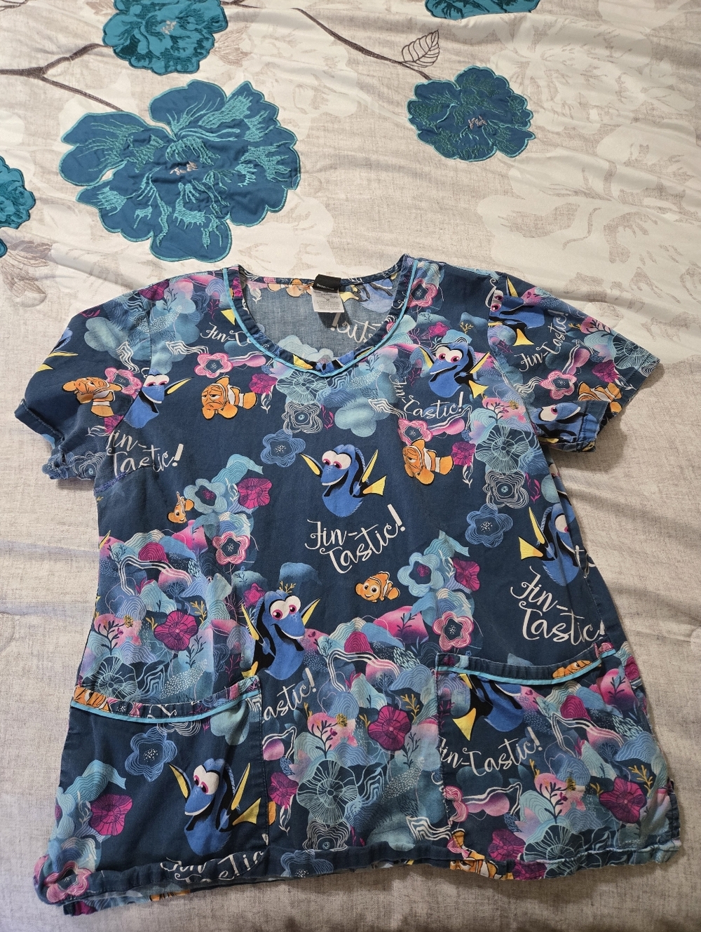 Nemo scrub top
